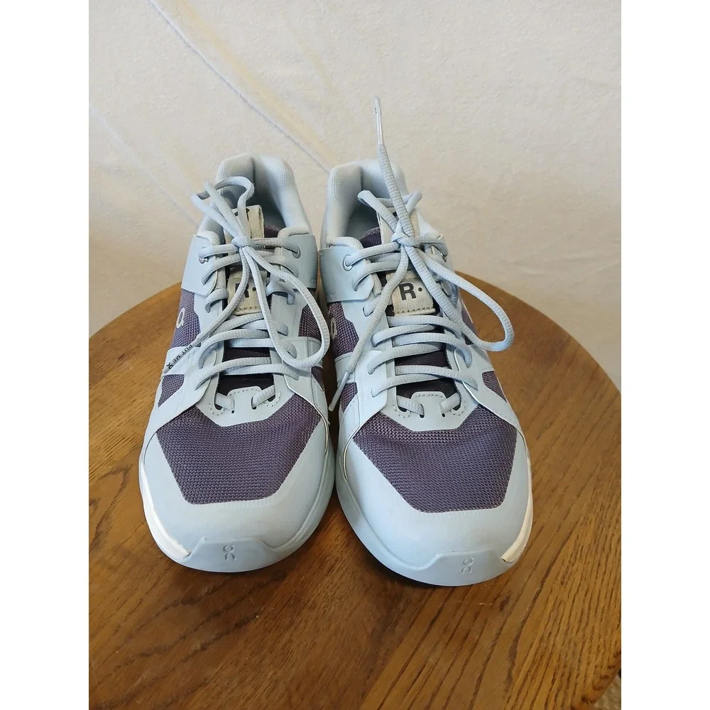 On clouds the Roger clubhouse sneaker womens Size 9 blue